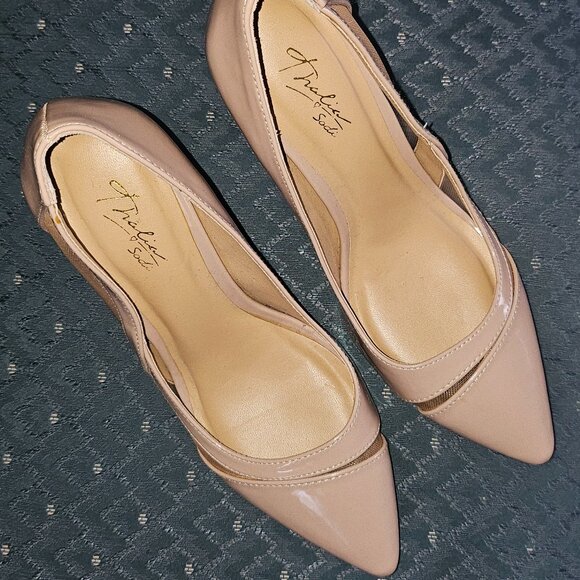 Thalia Sodi Patent Leather Nude 3.5 Inch Heels with Mesh Side Accents Size 6M - Picture 9 of 14